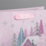 Пакет крафтовый вертикальный «Домик на опушке», розовый