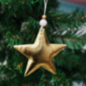 Новогоднее подвесное украшение Блестящая золотистая звезда из полиуретана